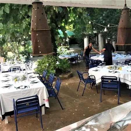 Hostal Montsoliu Hotel