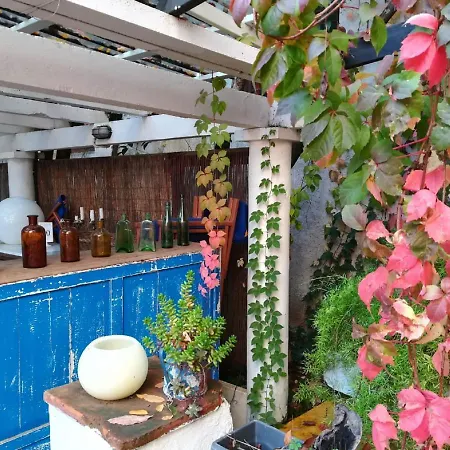 Hostal Montsoliu Hotel 3*