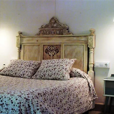Hostal Montsoliu Hotel 3*