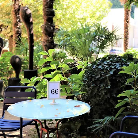 Hostal Montsoliu Hotel 3*