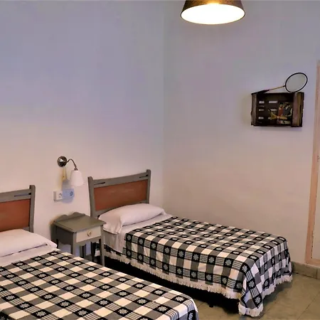 Hostal Montsoliu Hotel