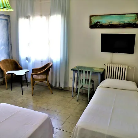 Hotel Hostal Montsoliu